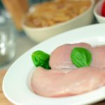 ダイエットの定番食【鶏むね肉のサラダチキン】の簡単な作り方